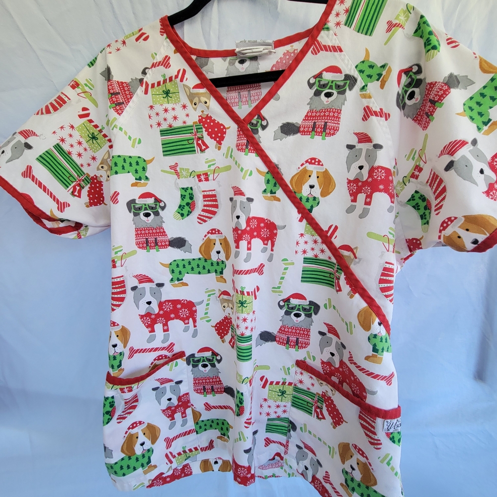 UA Scrub Christmas L Red and White Print Top with Tie Back.